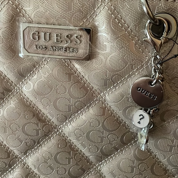 GUESS Women's Logo Patent Quilted Large Tote Bag Handbag .NWNT - Picture 7 of 9